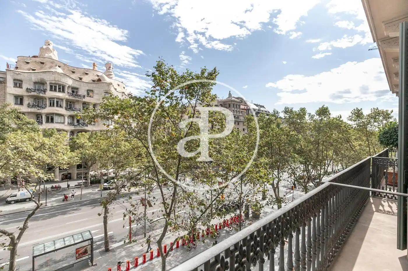 Außenansicht von Wohnung zum Verkauf in Barcelona mit Klimaanlage, Heizung und Balkon