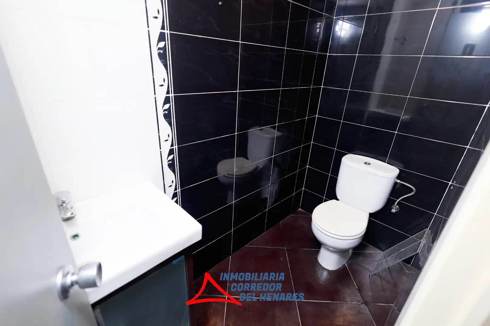 Bathroom of Commercial properties for rent in Mejorada del Campo  with Air Conditioner