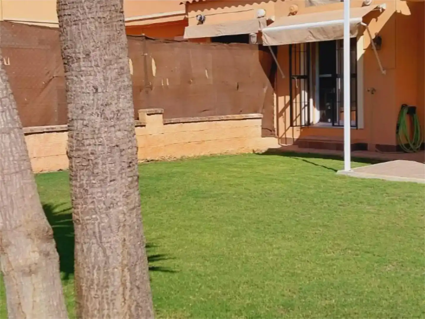 Jardí de Casa o xalet en venda en Espartinas amb Aire condicionat, Jardí privat i Traster