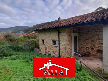 Casa amb balcó en venda a Ampuero
