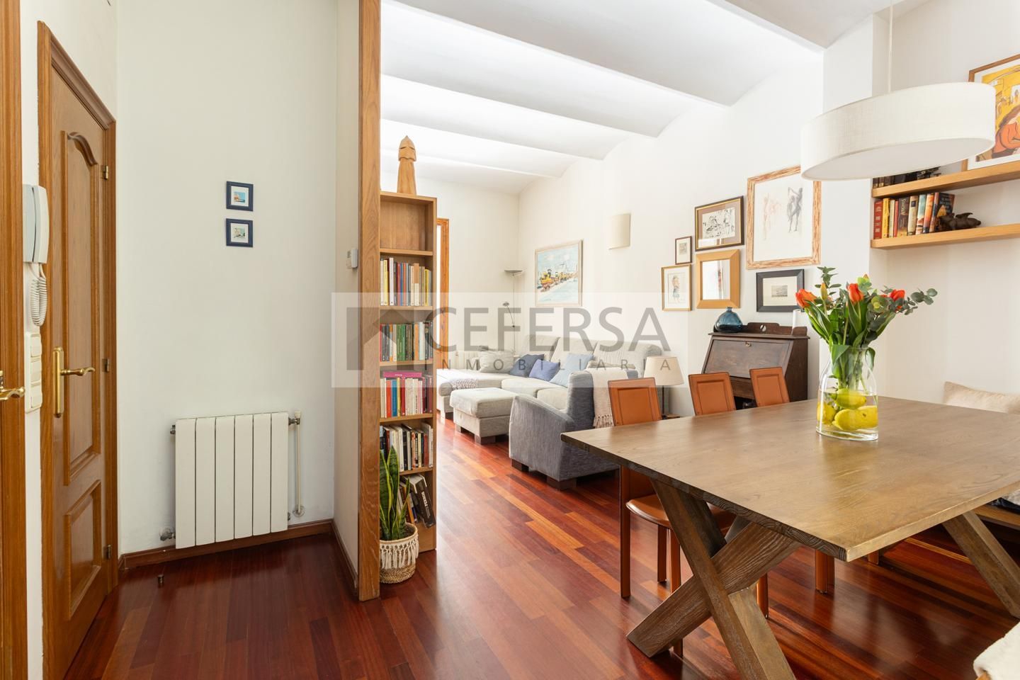 Sala d'estar de Casa o xalet en venda en  Barcelona Capital amb Calefacció, Parquet i Terrassa