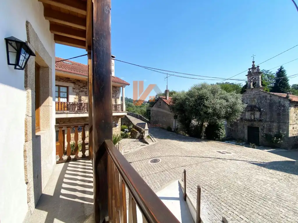Terrassa de Casa o xalet en venda en Boqueixón amb Traster, Moblat i Forn