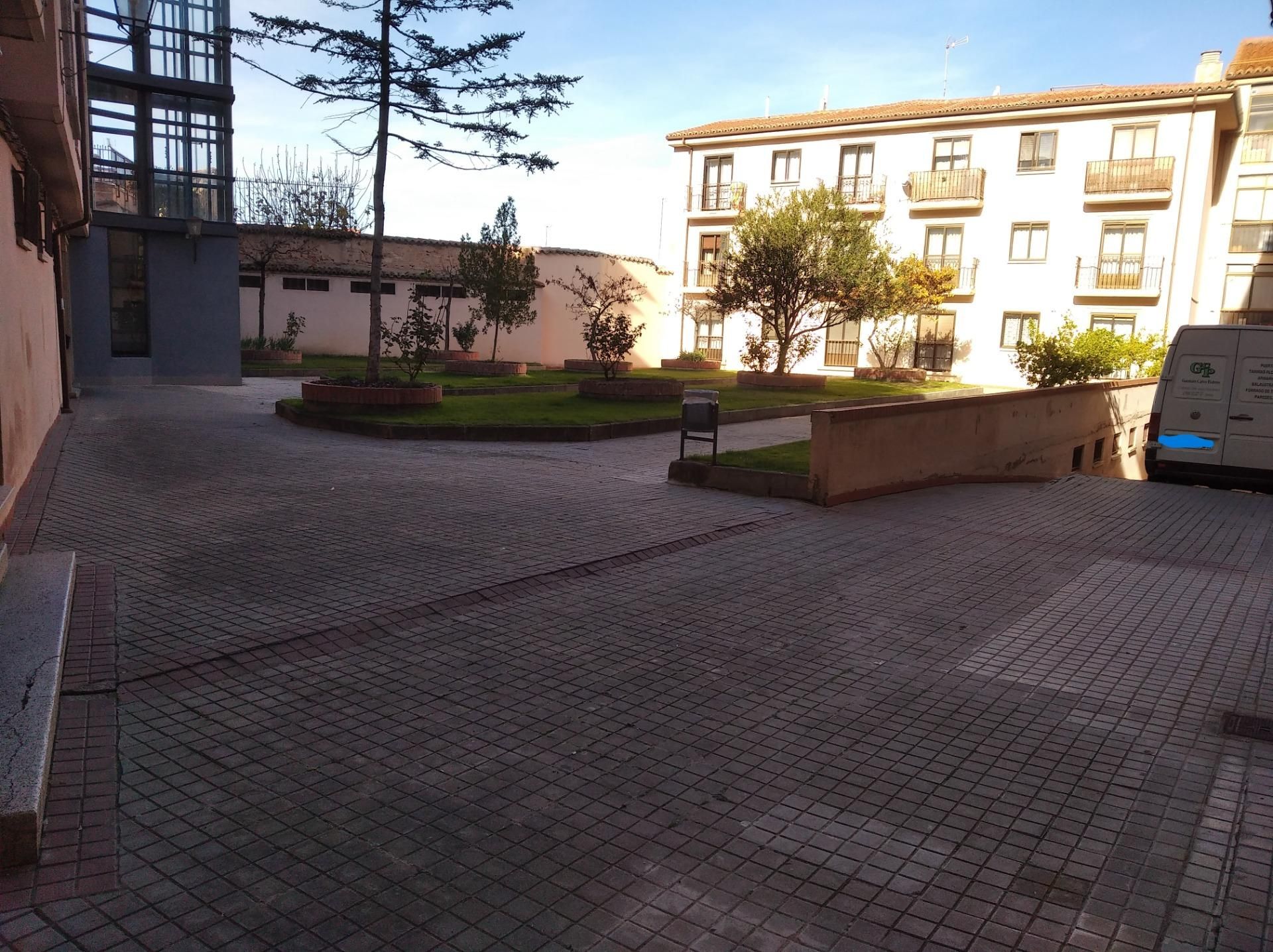 Aparcament de Pis en venda en Zamora Capital  amb Terrassa i Balcó