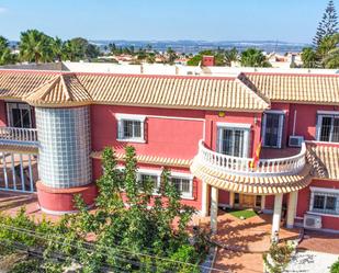 Vista exterior de Casa o xalet en venda en Torrevieja amb Aire condicionat, Calefacció i Jardí privat
