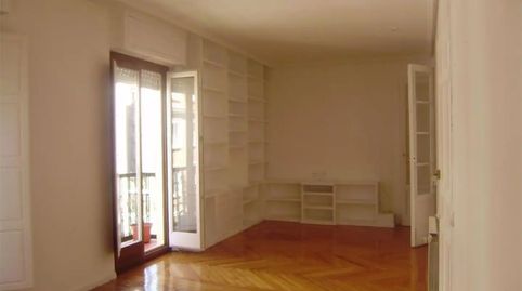Foto 3 de Piso de alquiler en Calle de Antonio Acuña, 25, Ibiza de Madrid, Madrid Capital