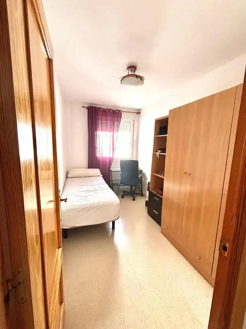 Bedroom of Flat for share in San Luis