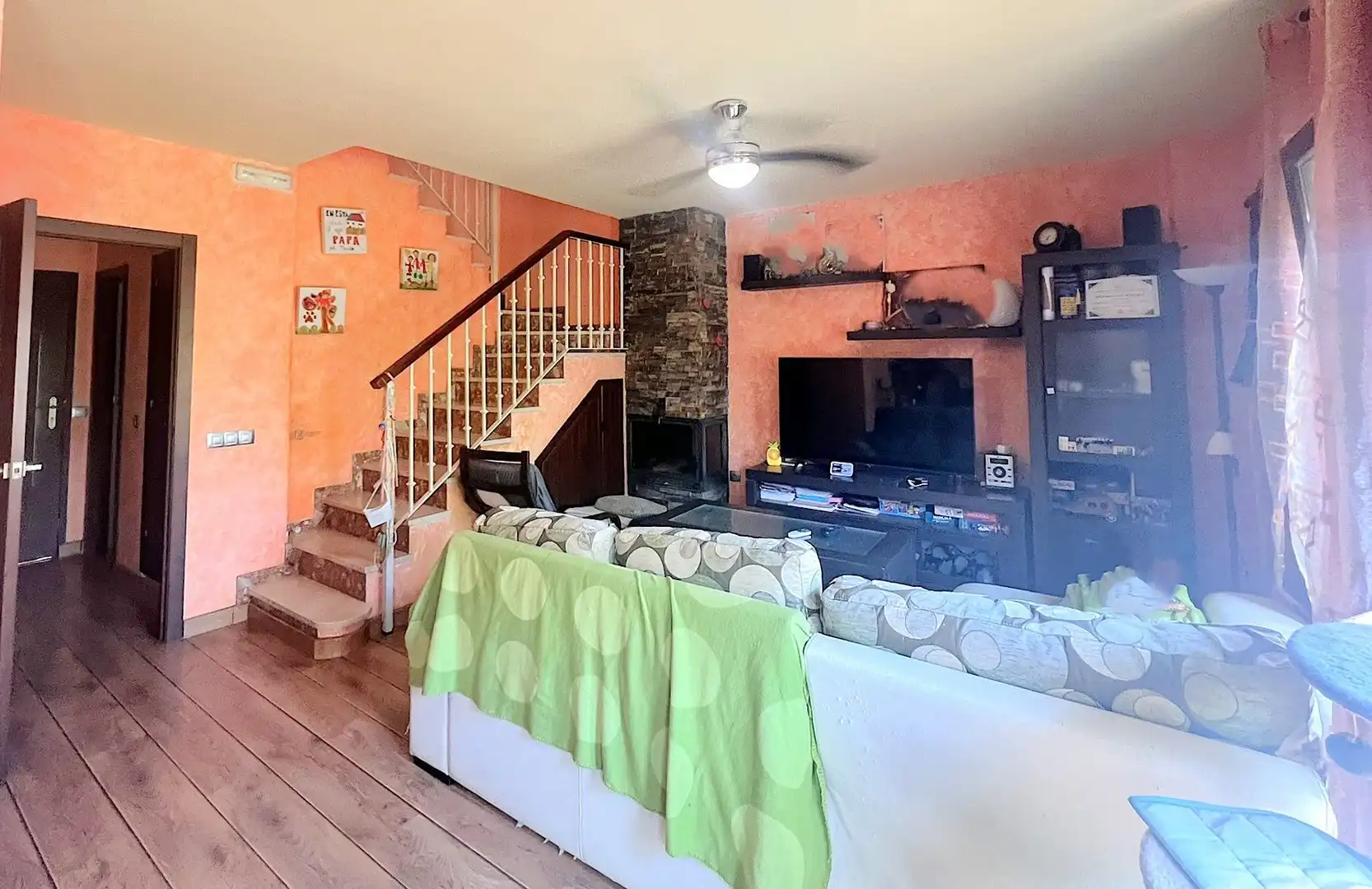 Sala d'estar de Dúplex en venda en Isla Cristina amb Aire condicionat, Terrassa i Traster