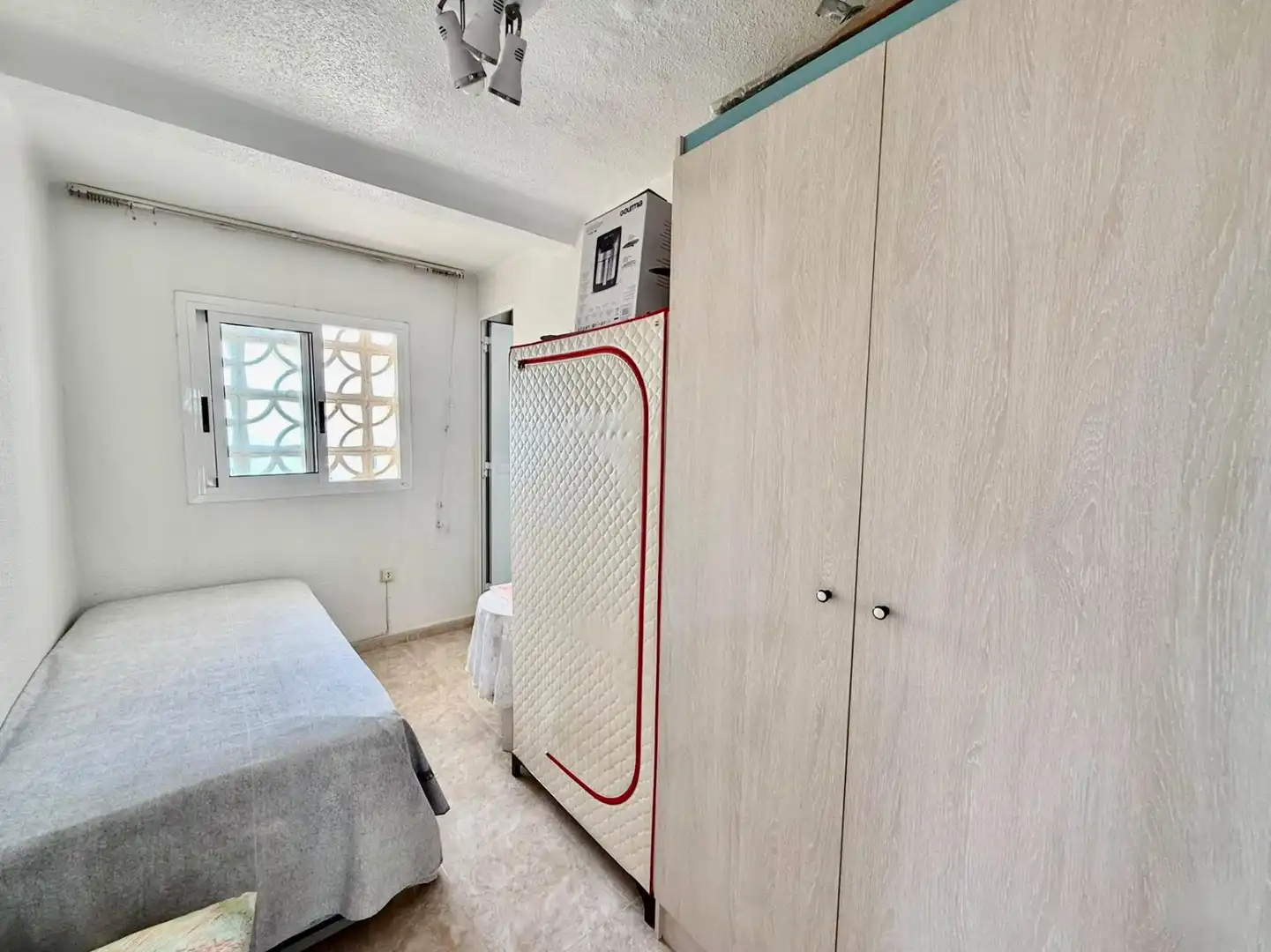Dormitori de Apartament en venda en Benidorm amb Terrassa i Piscina comunitària