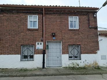 House with balcony for sale in Calle Real