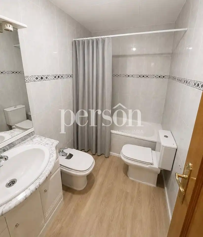 Bathroom of Flat for share in Moncada  with Air Conditioner and Furnished