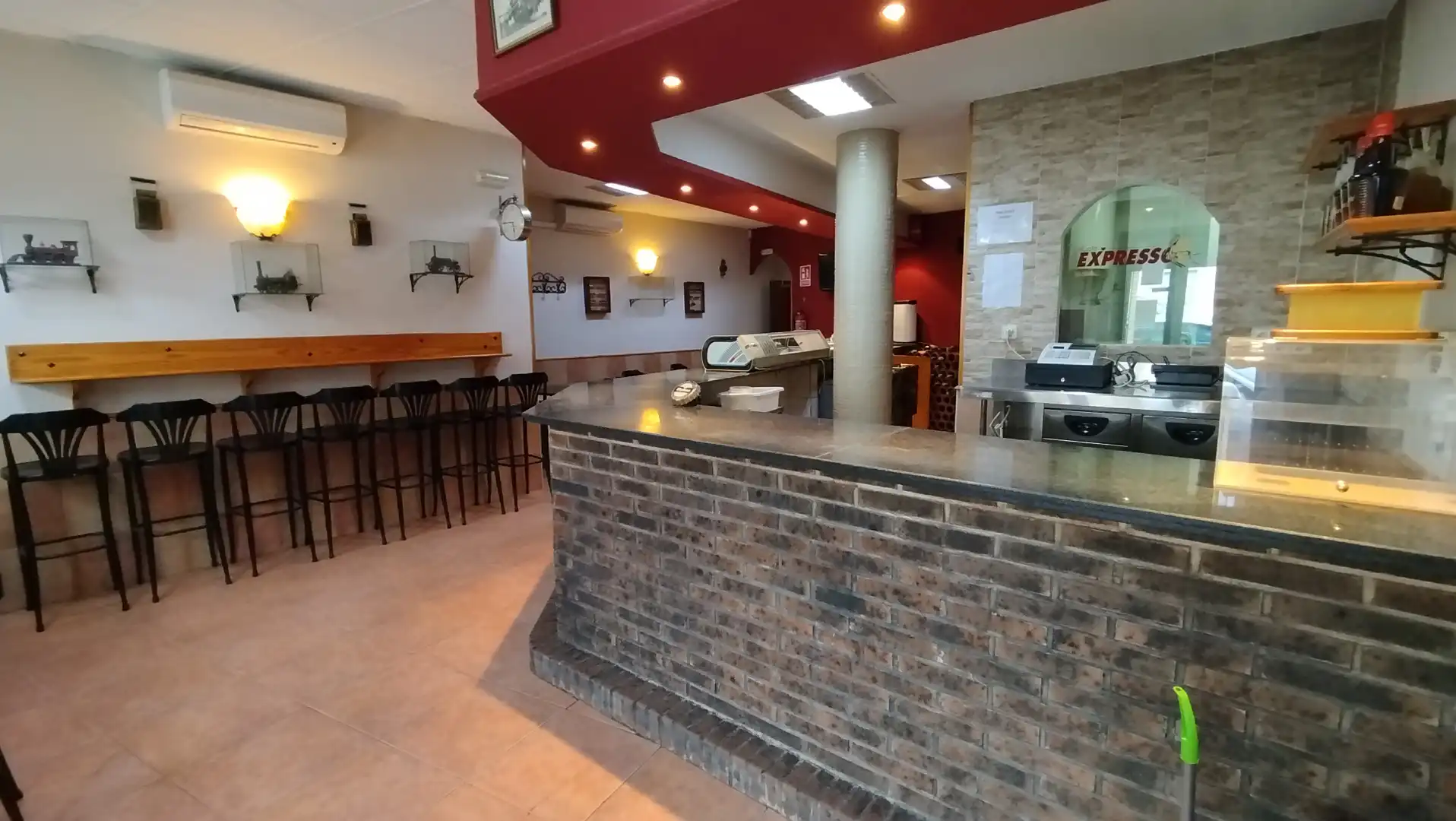 Local de alquiler en Azuqueca de Henares con Aire acondicionado, Calefacción y Amueblado