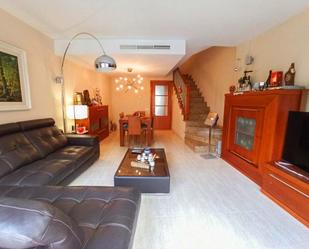 Sala d'estar de Casa adosada en venda en Els Hostalets de Pierola amb Aire condicionat, Terrassa i Traster
