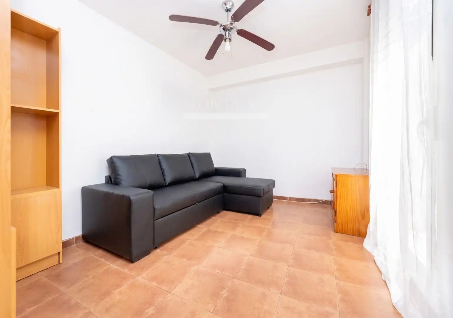 Sala d'estar de Pis en venda en Granada amb Terrassa i Traster