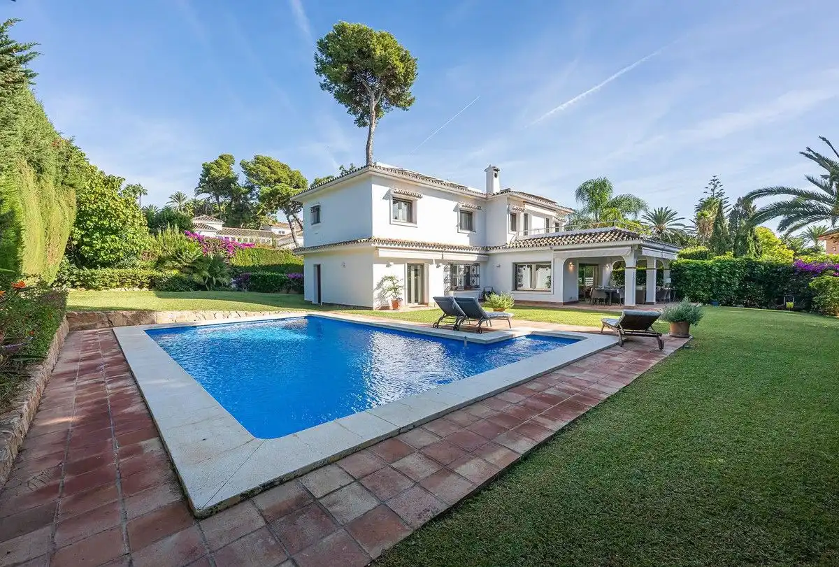 Chalet con piscina en venta en Calahonda, imagen 2