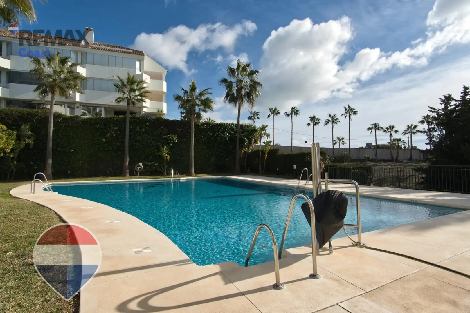 Schwimmbecken von Wohnung zum Verkauf in Benalmádena mit Klimaanlage, Privatgarten und Gemeinschaftspool