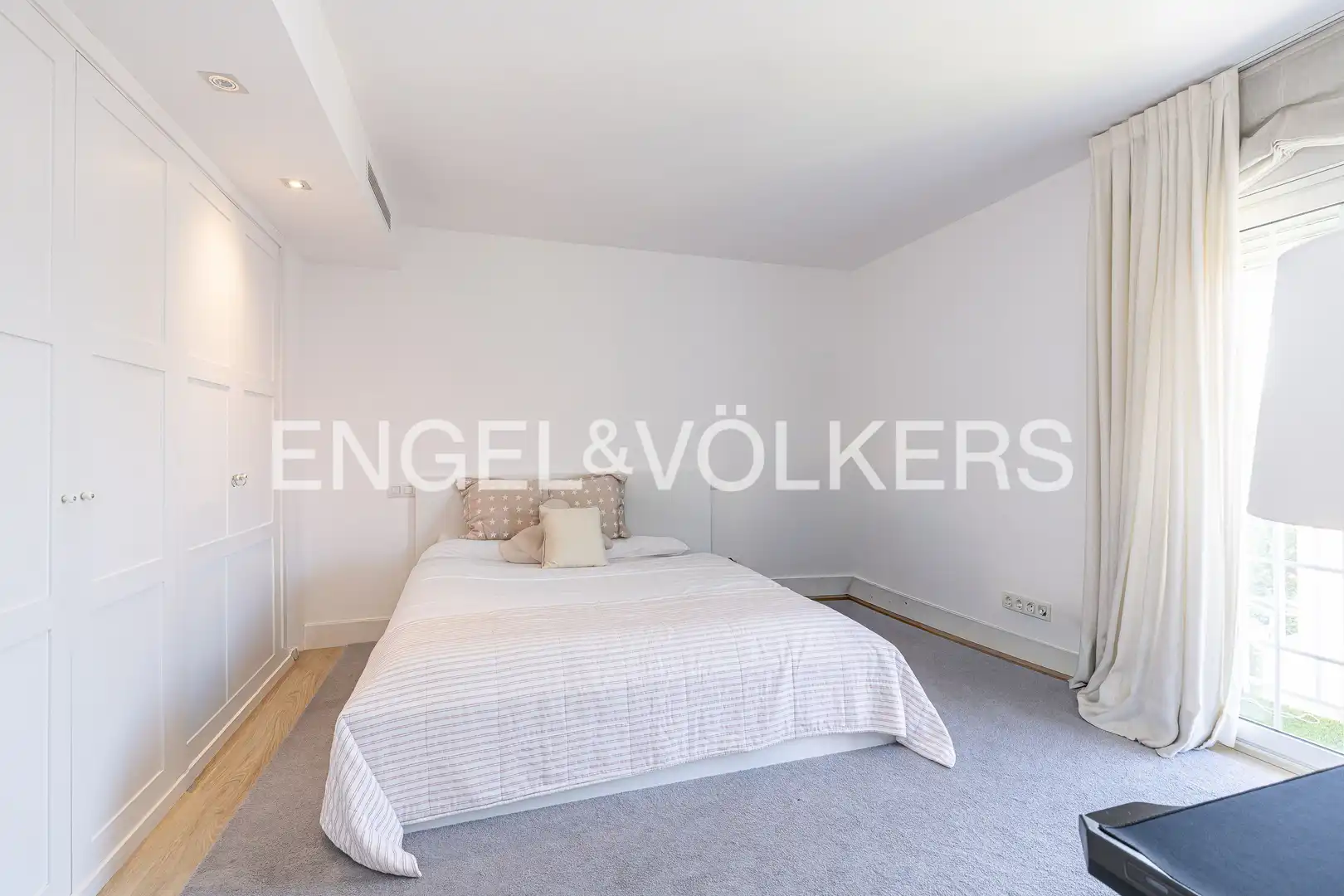 Habitación de Casa adosada en venta en Madrid con Aire acondicionado, Calefacción y Jardín privado