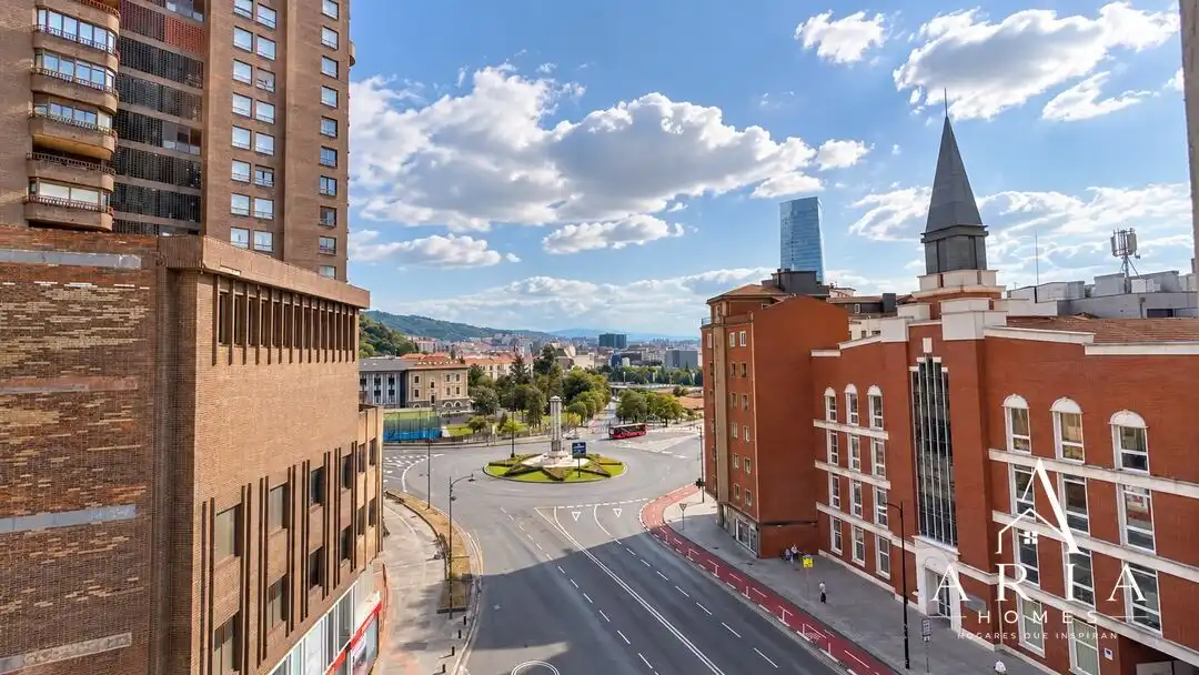 Vista exterior de Ático en venta en Bilbao  con Calefacción