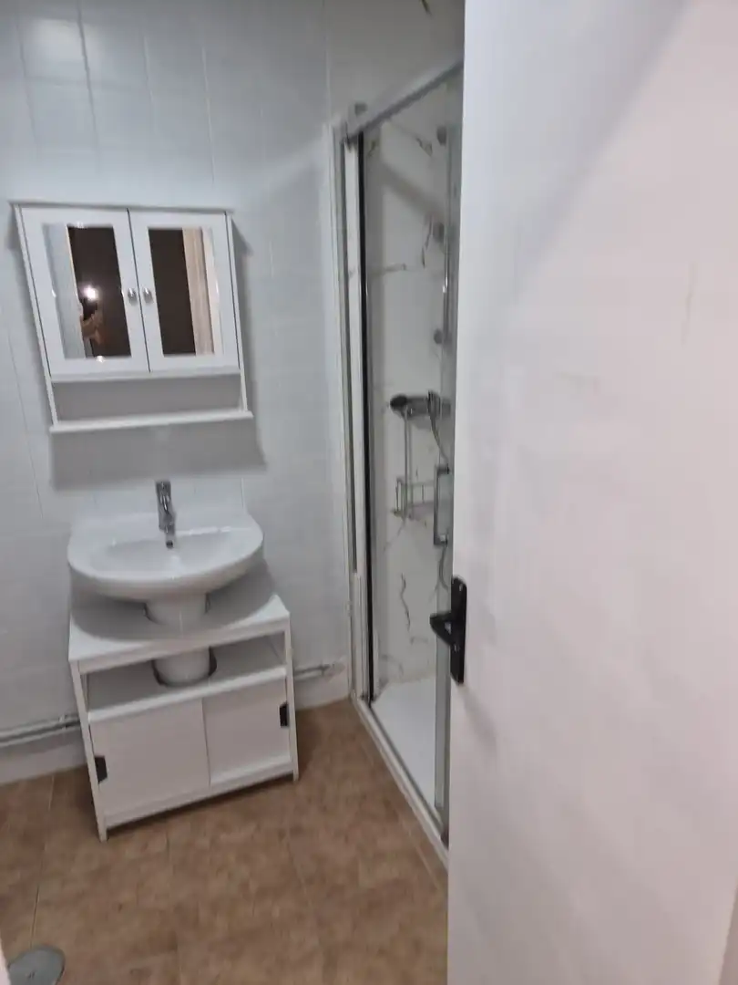 Badezimmer von Wohnung zur Miete in Santiago de Compostela  mit Heizung, Terrasse und Möbliert