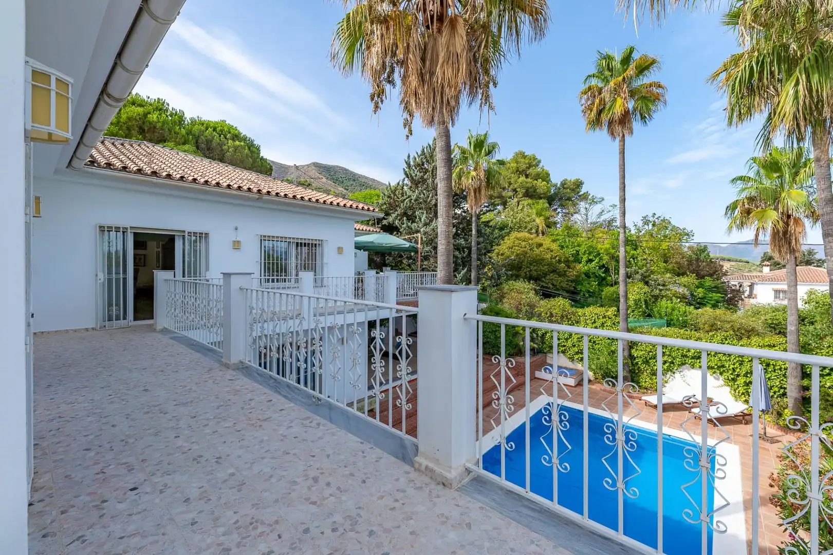 Vista exterior de Casa o xalet en venda en Alhaurín El Grande amb Aire condicionat, Calefacció i Jardí privat