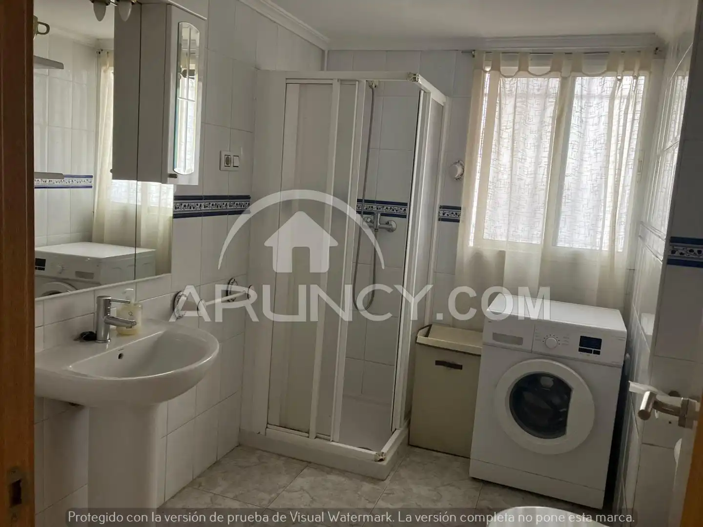 Baño de Piso de alquiler en Alcalá de Guadaira con Aire acondicionado, Terraza y Amueblado