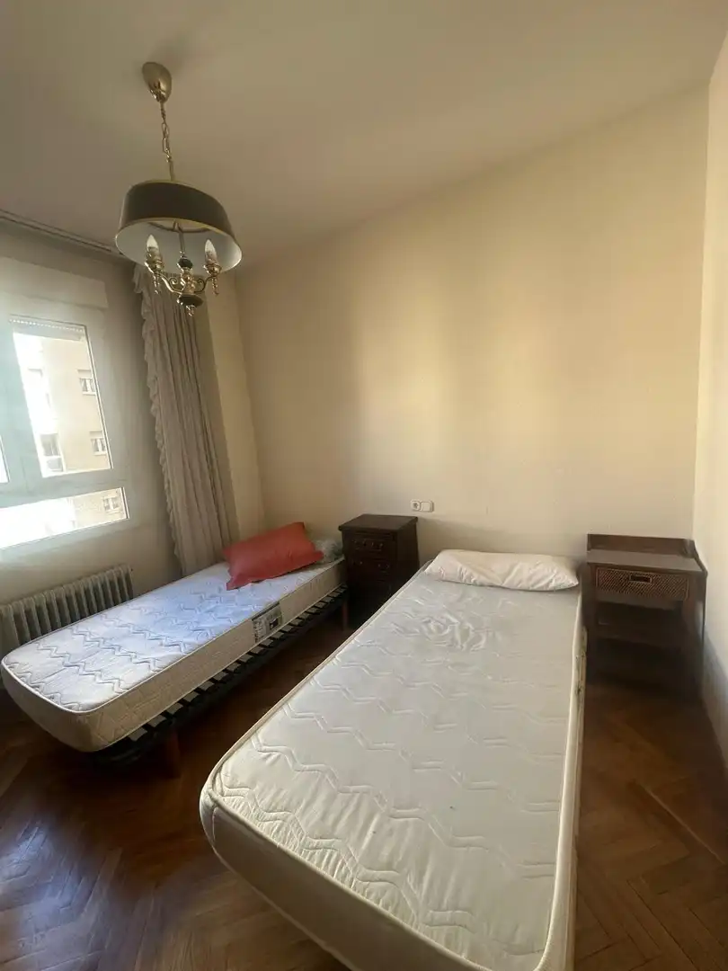 Habitación de Piso en venta en León Capital  con Calefacción, Terraza y TV
