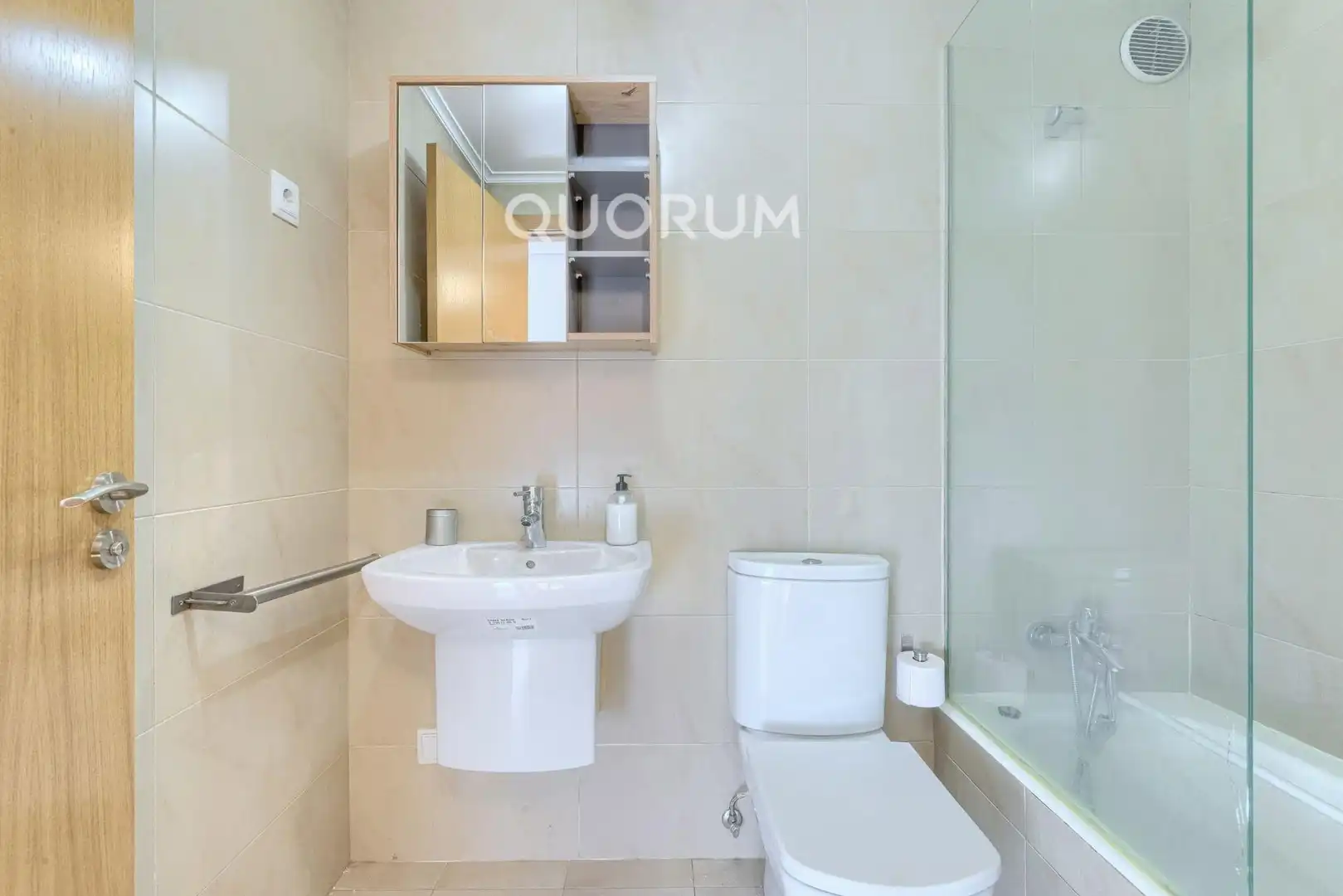 Baño de Piso en venta en Bilbao  con Calefacción, Trastero y Amueblado