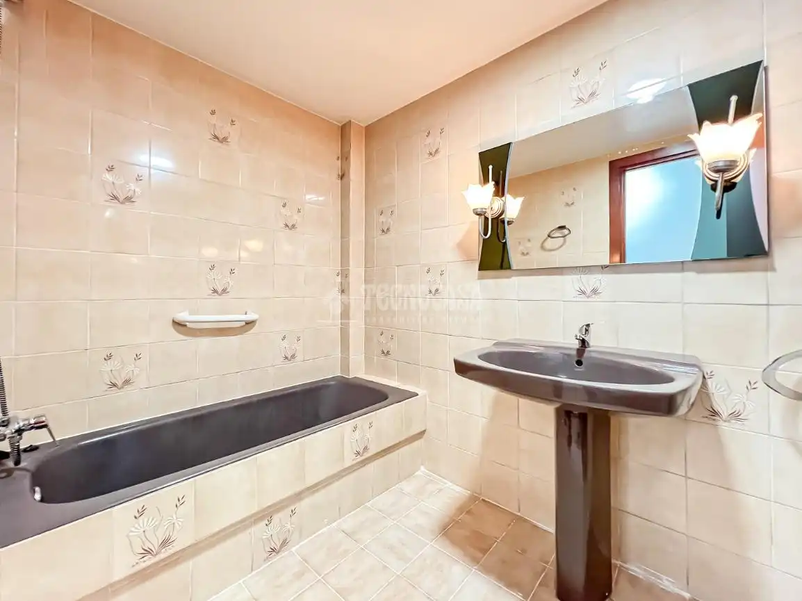 Bathroom of Flat for sale in Málaga  with Terrace and Storage room