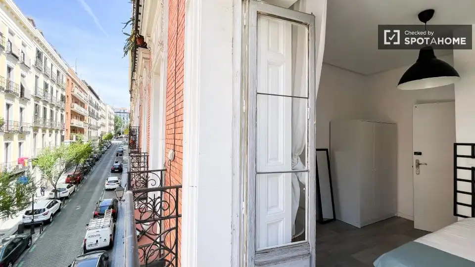 Balcony of Flat for share in Madrid  with Air Conditioner, Heating and Terrace