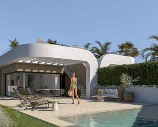 Vista exterior de Casa o xalet en venda en Torrevieja amb Aire condicionat, Jardí privat i Terrassa