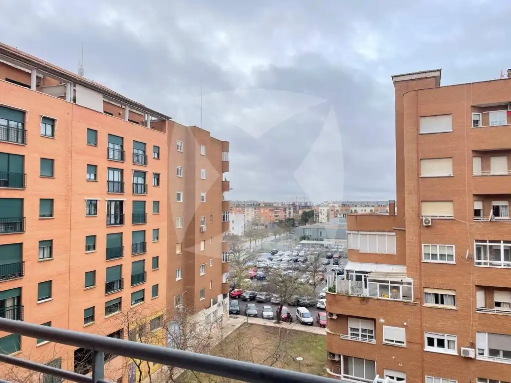 Außenansicht von Wohnung zur Miete in Badajoz mit Klimaanlage, Terrasse und Möbliert