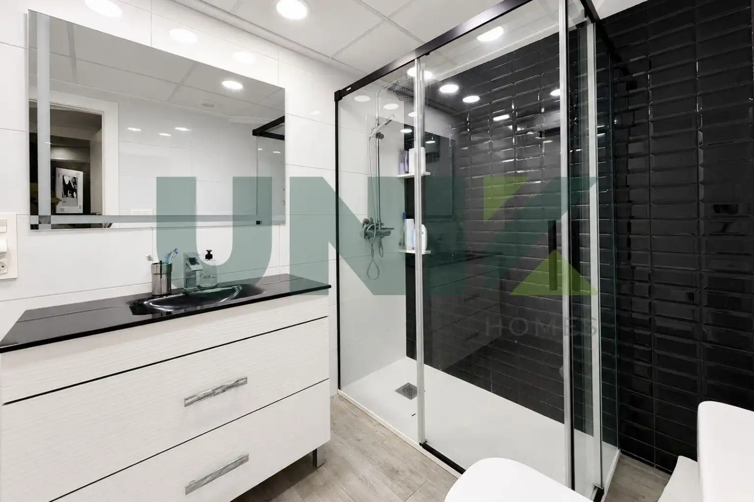Badezimmer von Wohnung zum Verkauf in Elda mit Klimaanlage, Heizung und Parkett