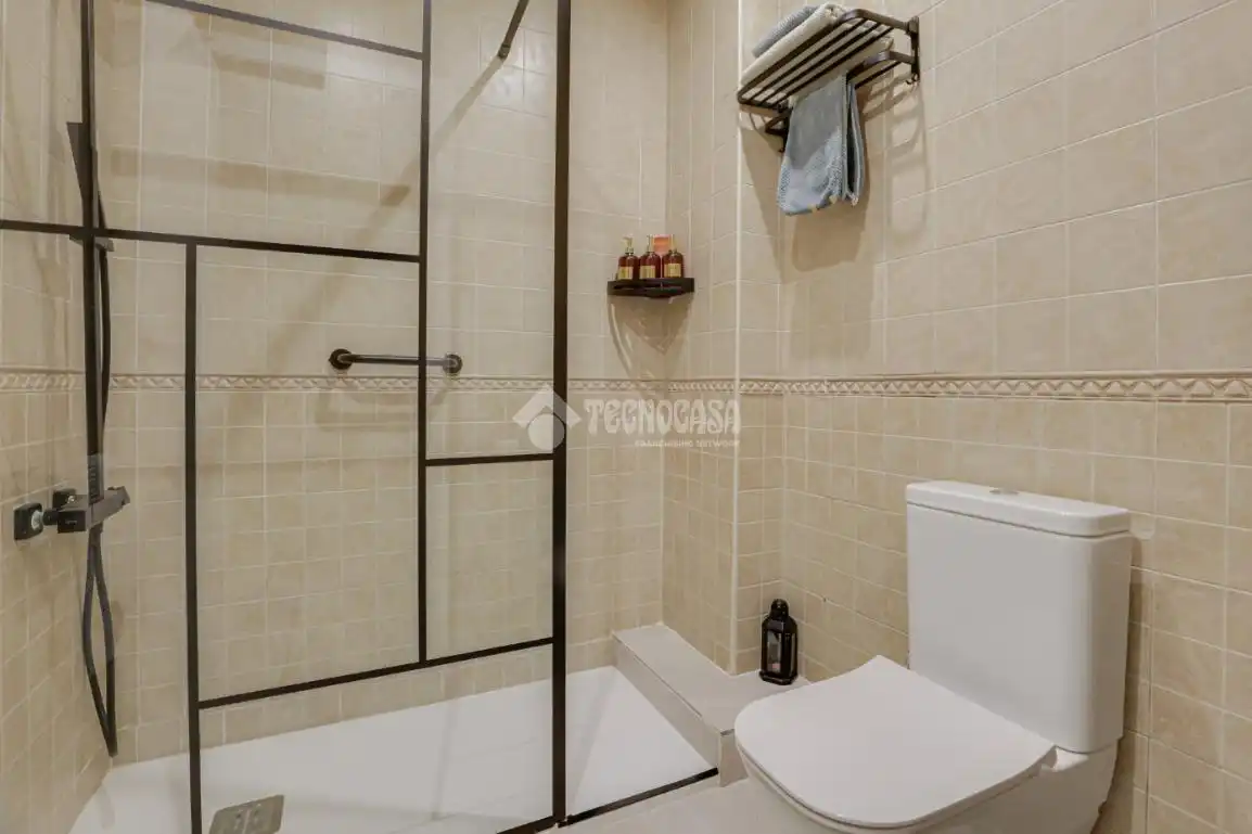 Badezimmer von Wohnung zum Verkauf in Barcelona mit Heizung