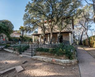 Vista exterior de Casa o xalet en venda en Torrelodones amb Calefacció, Jardí privat i Terrassa