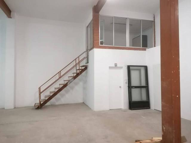 Local comercial en Alquiler en Maestro Atanasio García Zapater en Benetússer