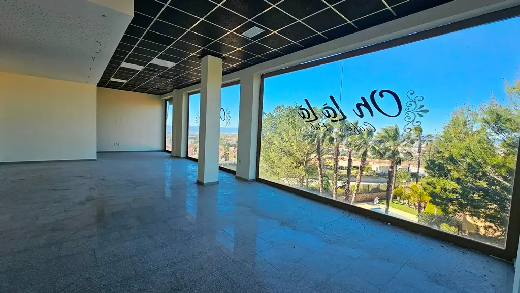 Local comercial en venda a Avenida del Golf 5, imagen 2
