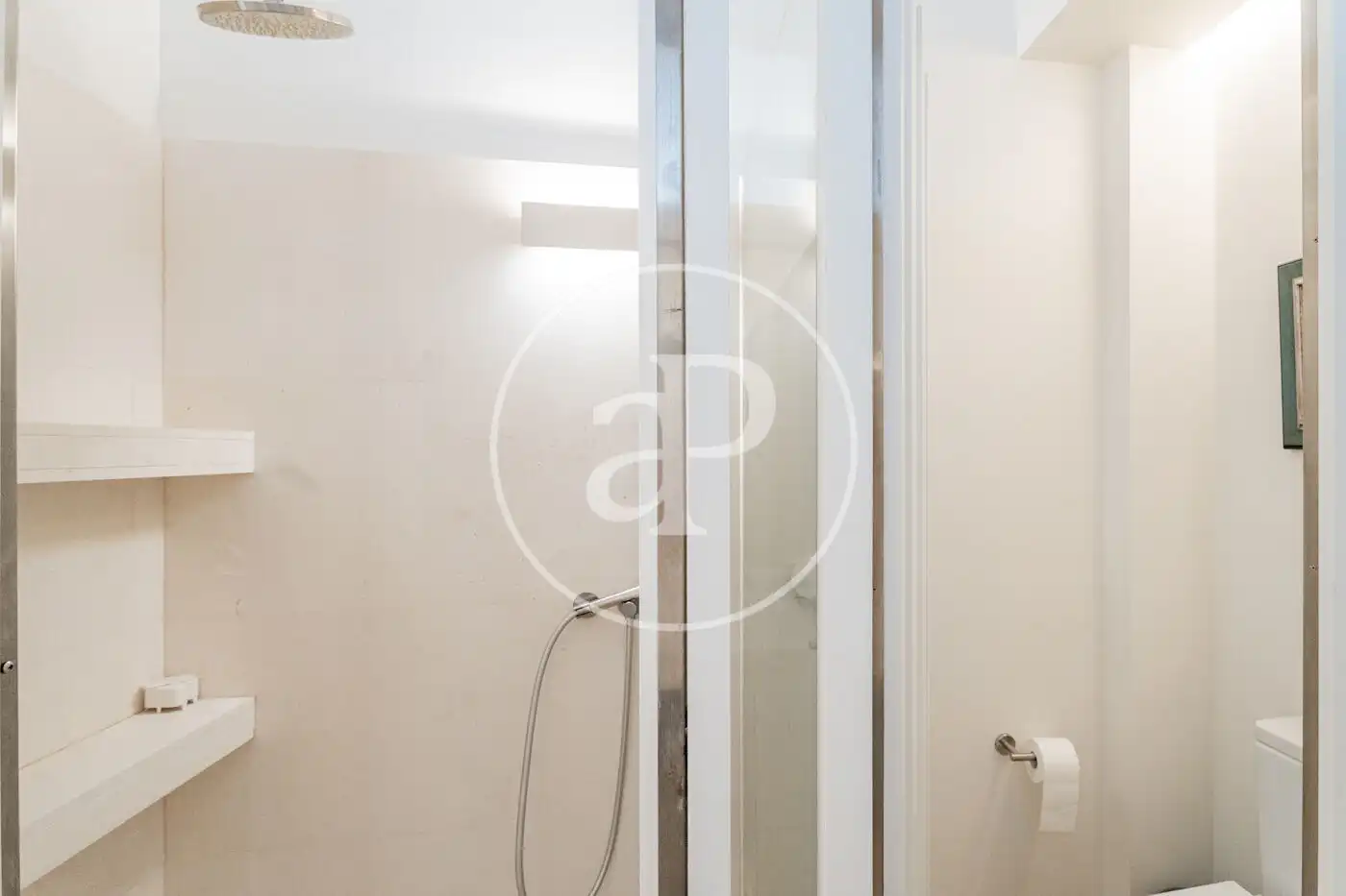 Baño de Piso en venta en Madrid con Calefacción y Trastero
