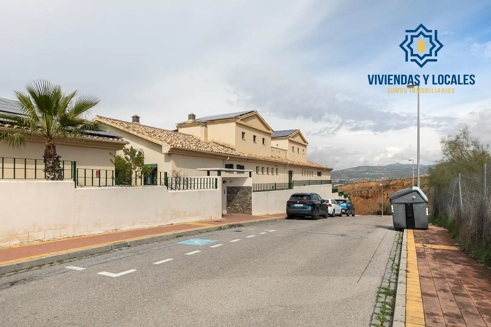 Vista exterior de Àtic en venda en Jun amb Aire condicionat, Calefacció i Jardí privat