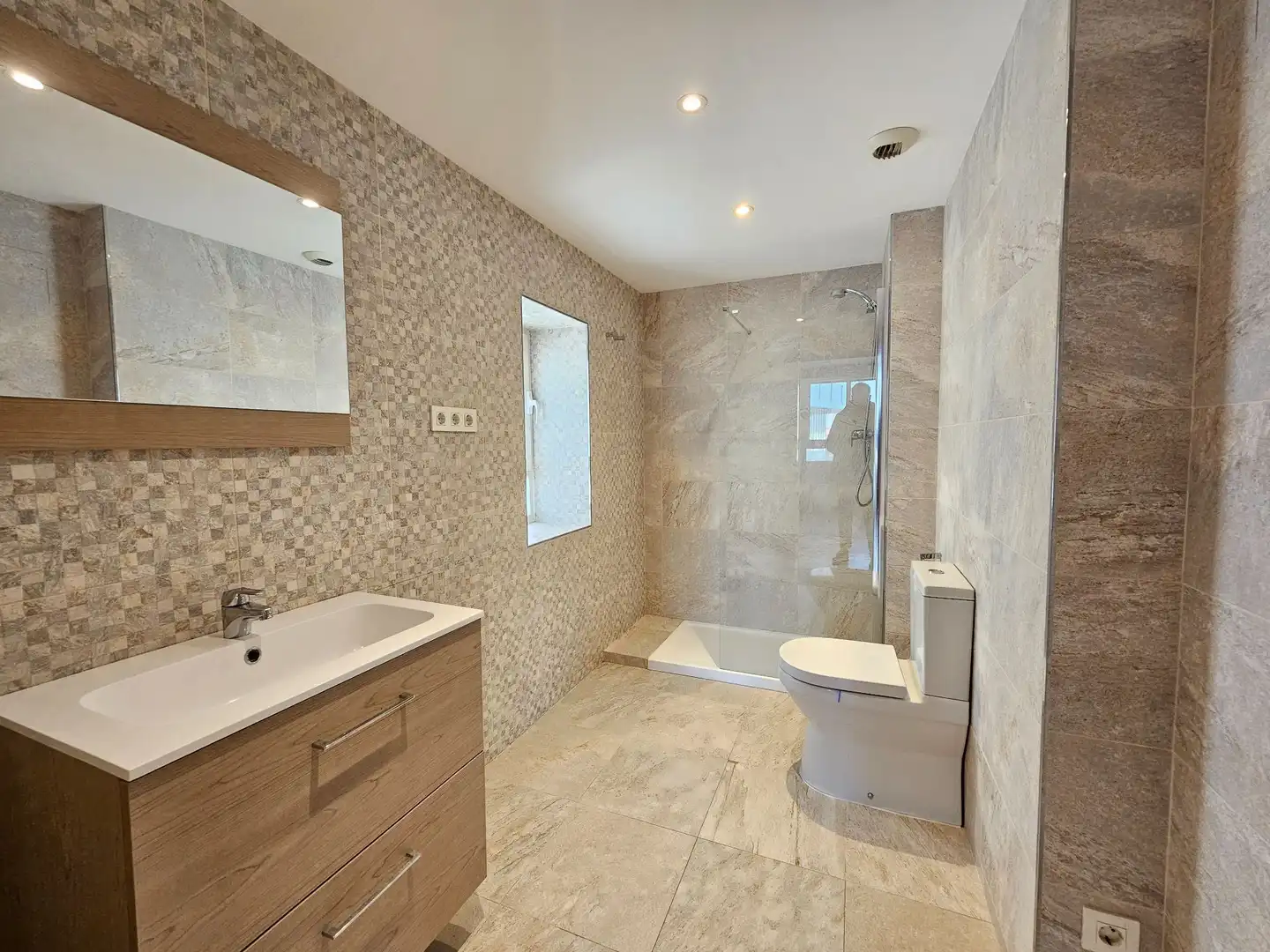 Bathroom of Flat for sale in Barcelona  with Air Conditioner, Heating and Terrace