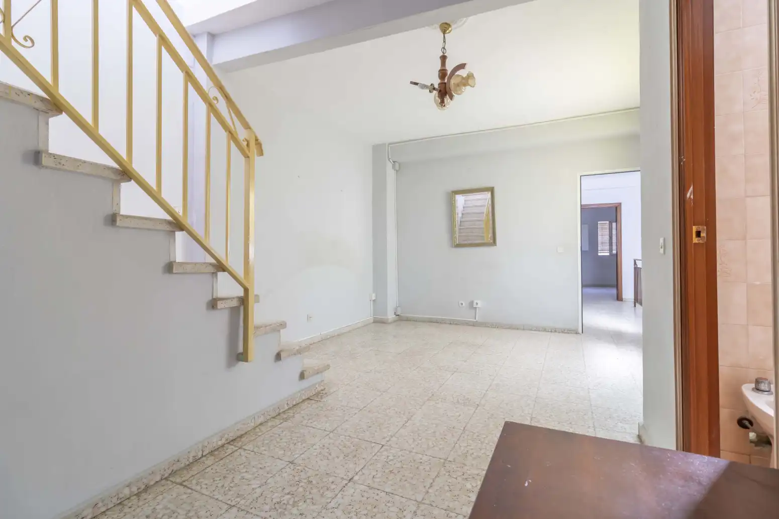 Einfamilien-Reihenhaus zum Verkauf in Sevilla mit Terrasse, Abstellraum und Balkon