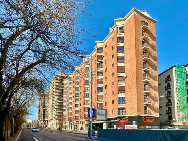 Piso en Venta en Avenida del Ejército, 30 en 1º Ensanche