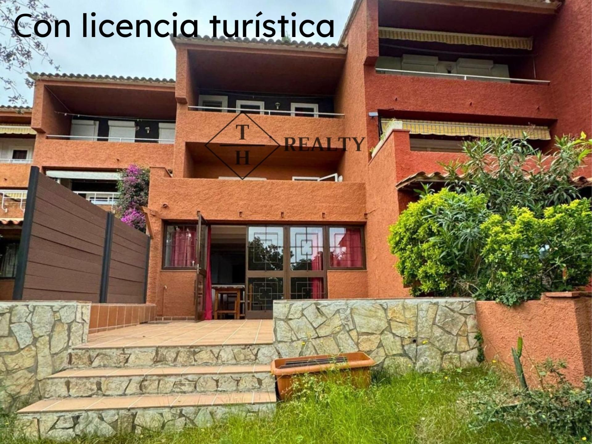 Exterior view of Single-family semi-detached for sale in Castell d'Aro, Platja d'Aro i s'Agaró  with Private garden, Terrace and Community pool
