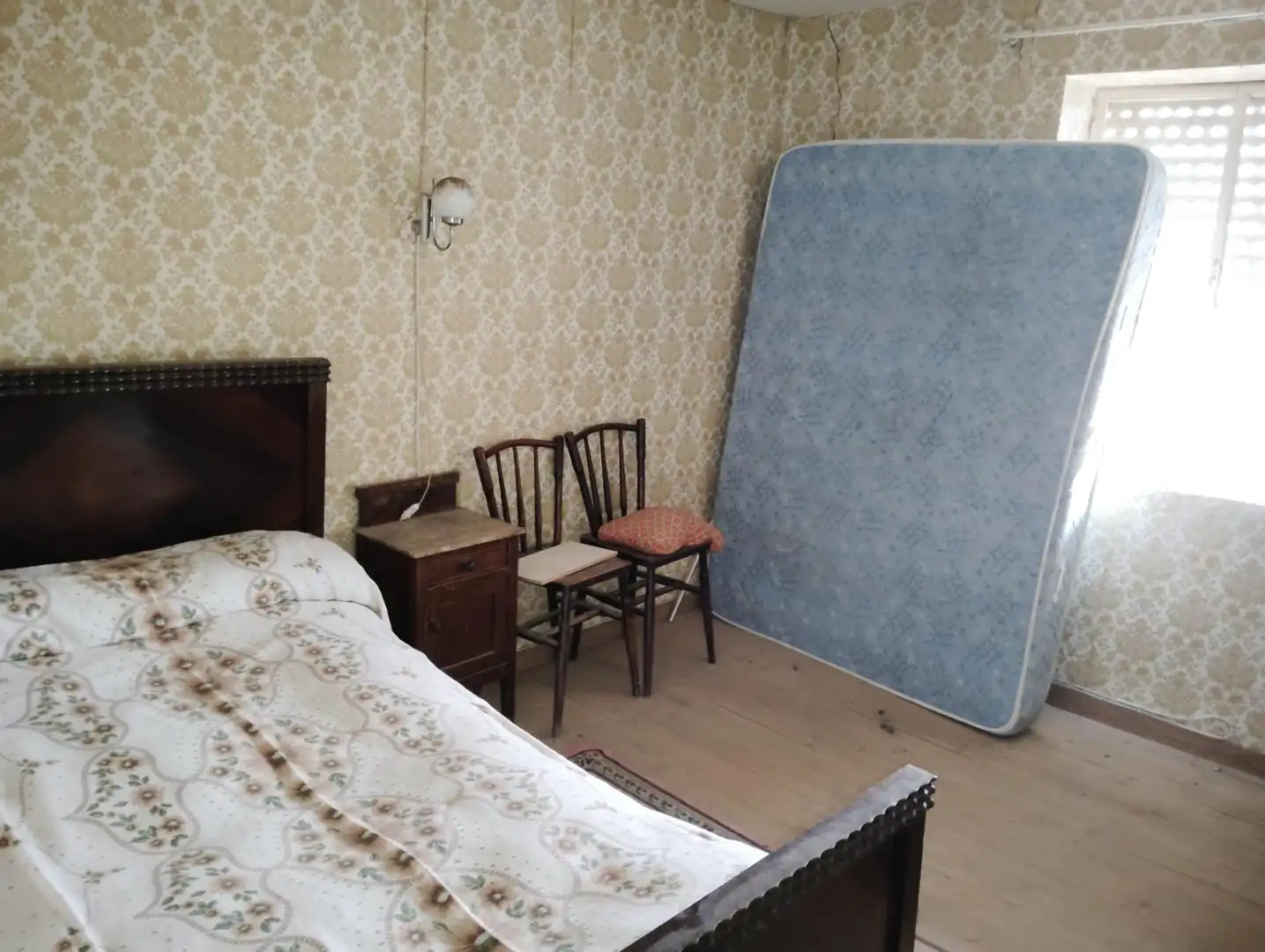 Schlafzimmer von Einfamilien-Reihenhaus zum Verkauf in Pajares de los Oteros