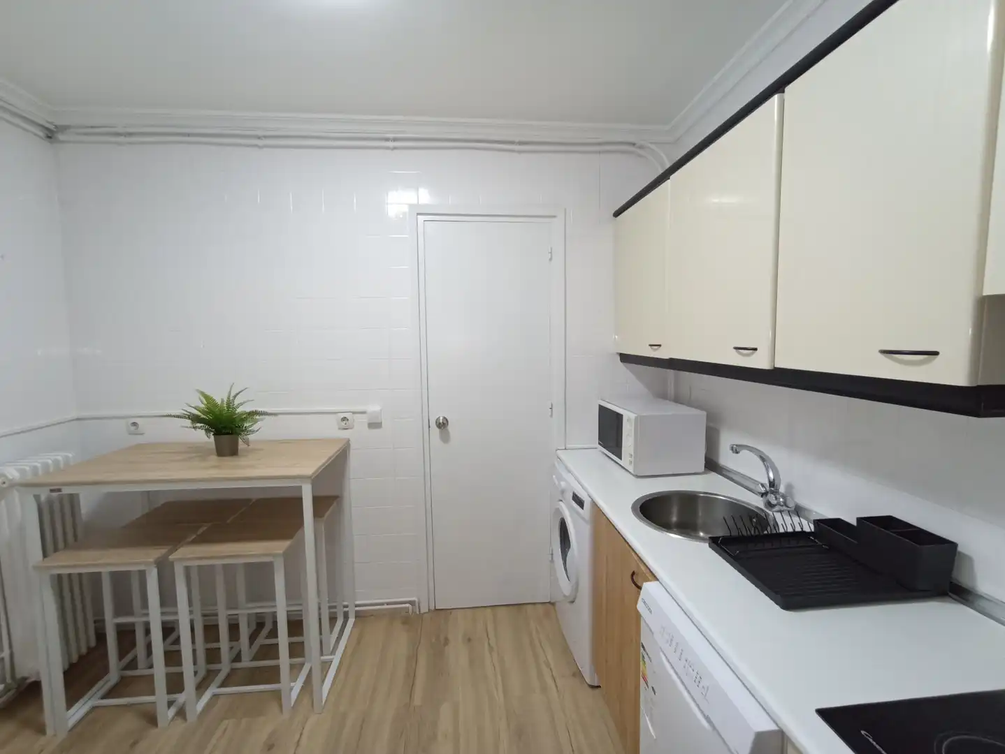Room in Calle Hornos Caleros, Estación