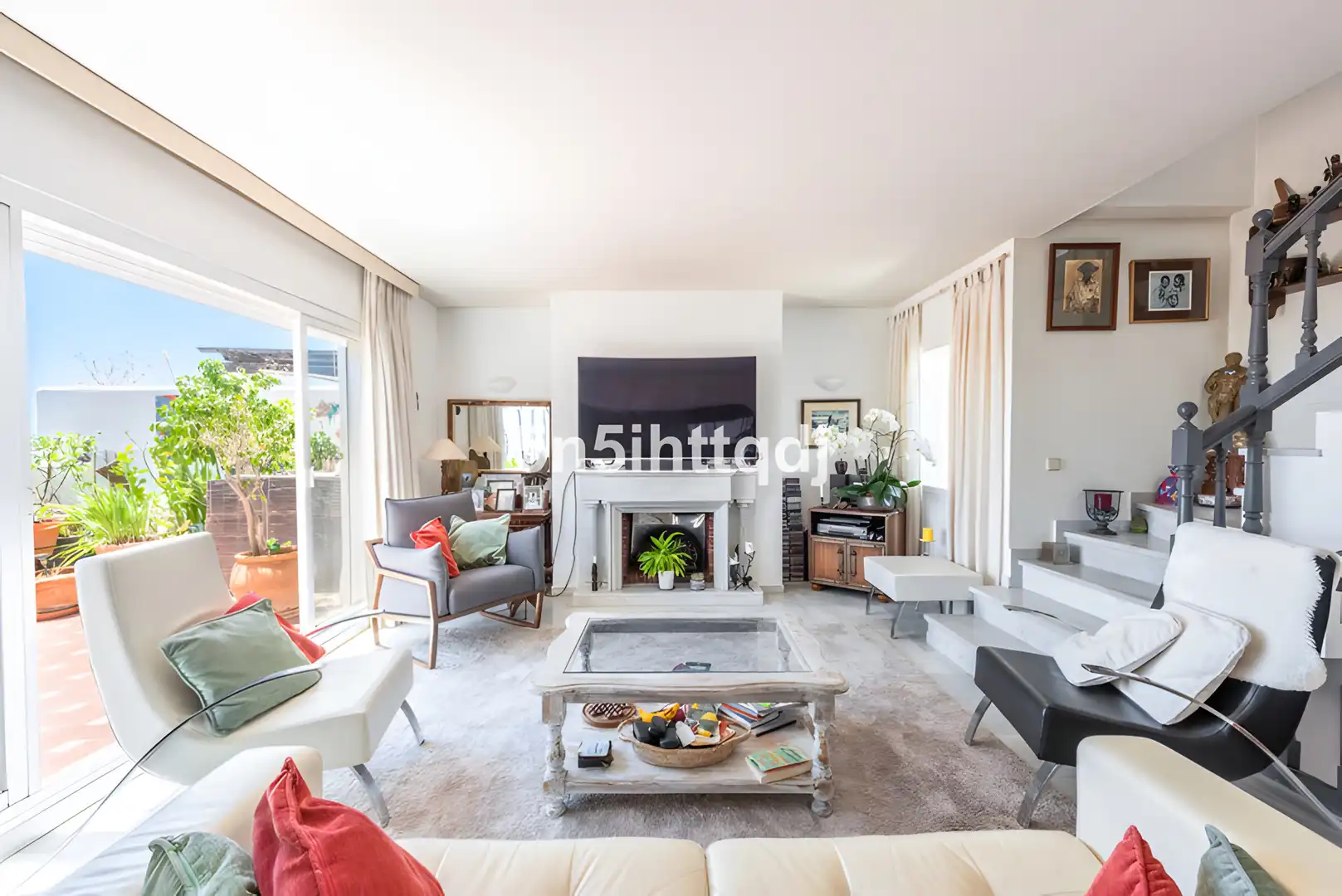 Sala de estar de Ático en venta en Marbella con Terraza, Piscina y Amueblado