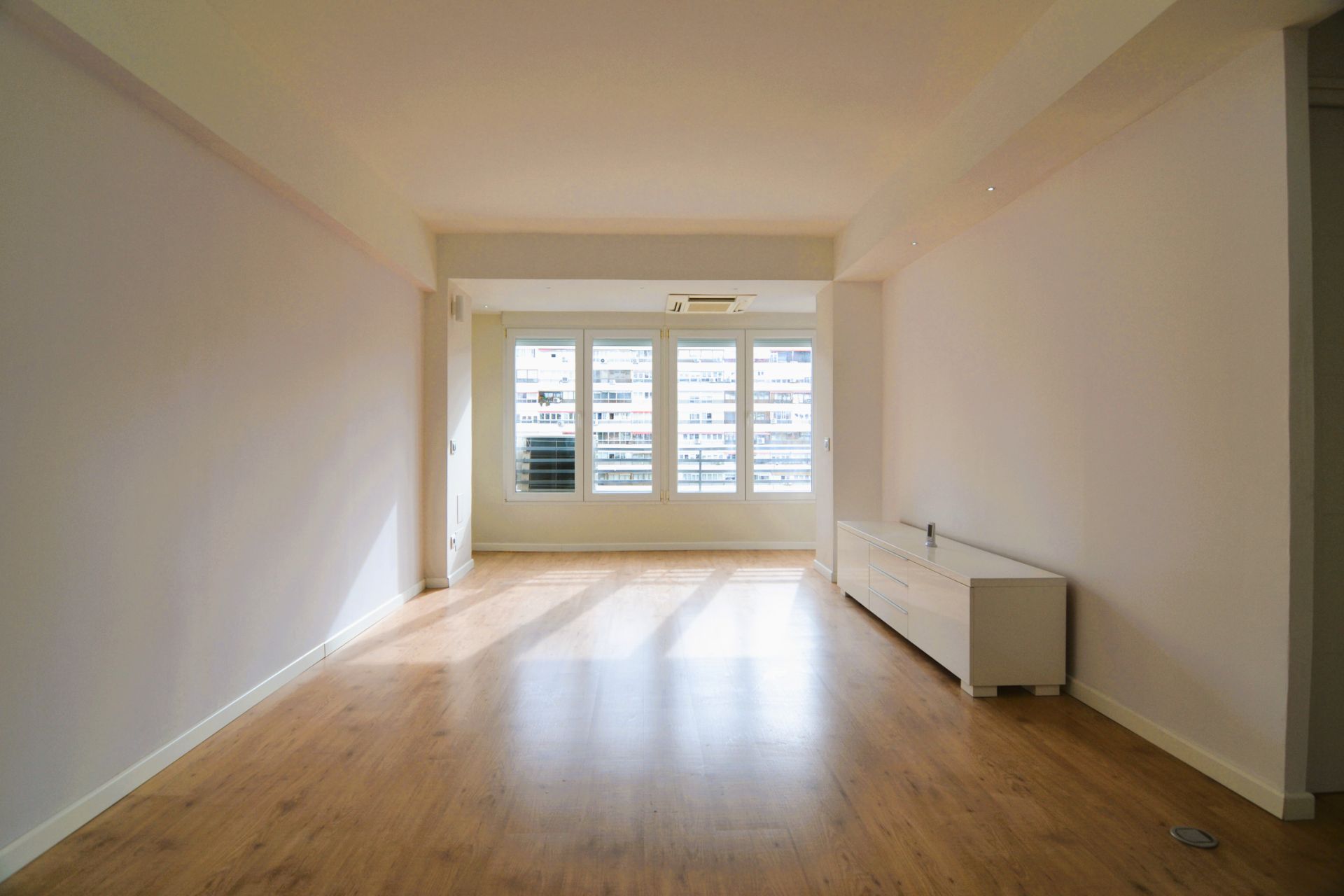 Sala d'estar de Pis de lloguer en  Madrid Capital amb Aire condicionat, Calefacció i Parquet