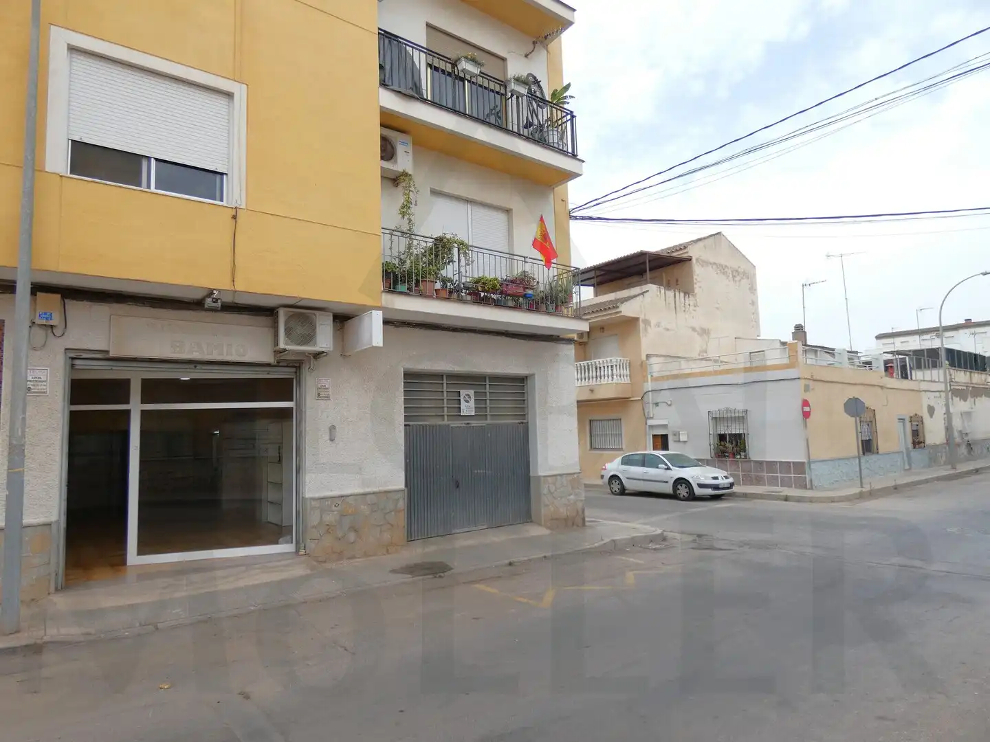 Local de lloguer a Calle Paz de Basilea, 35, Los Dolores