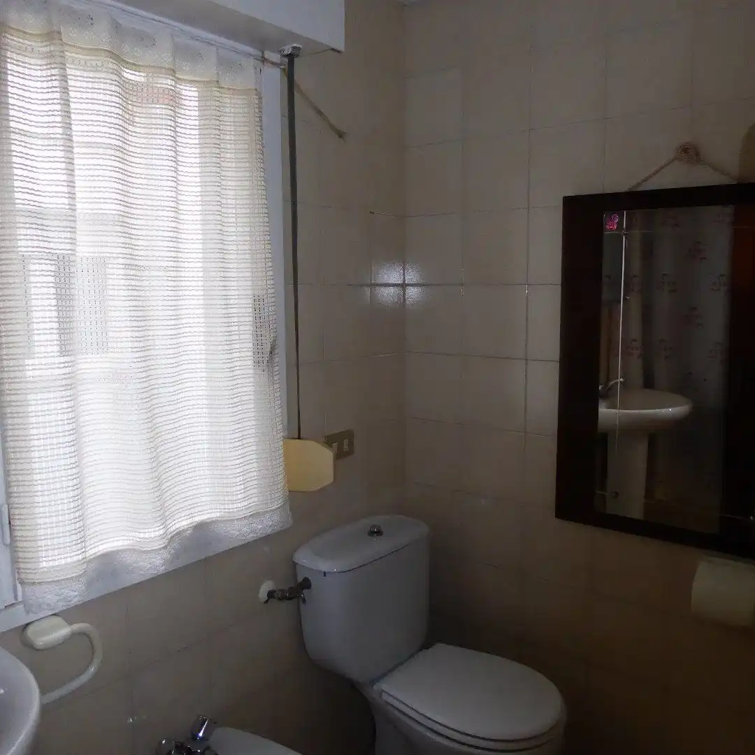Baño de Ático de alquiler en Oviedo  con Calefacción, Parquet y Terraza