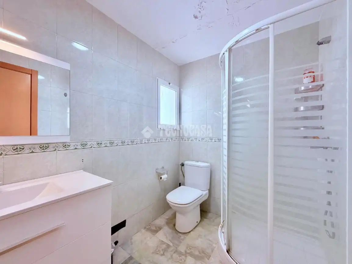 Badezimmer von Wohnung zum Verkauf in Mislata mit Klimaanlage, Möbliert und Balkon