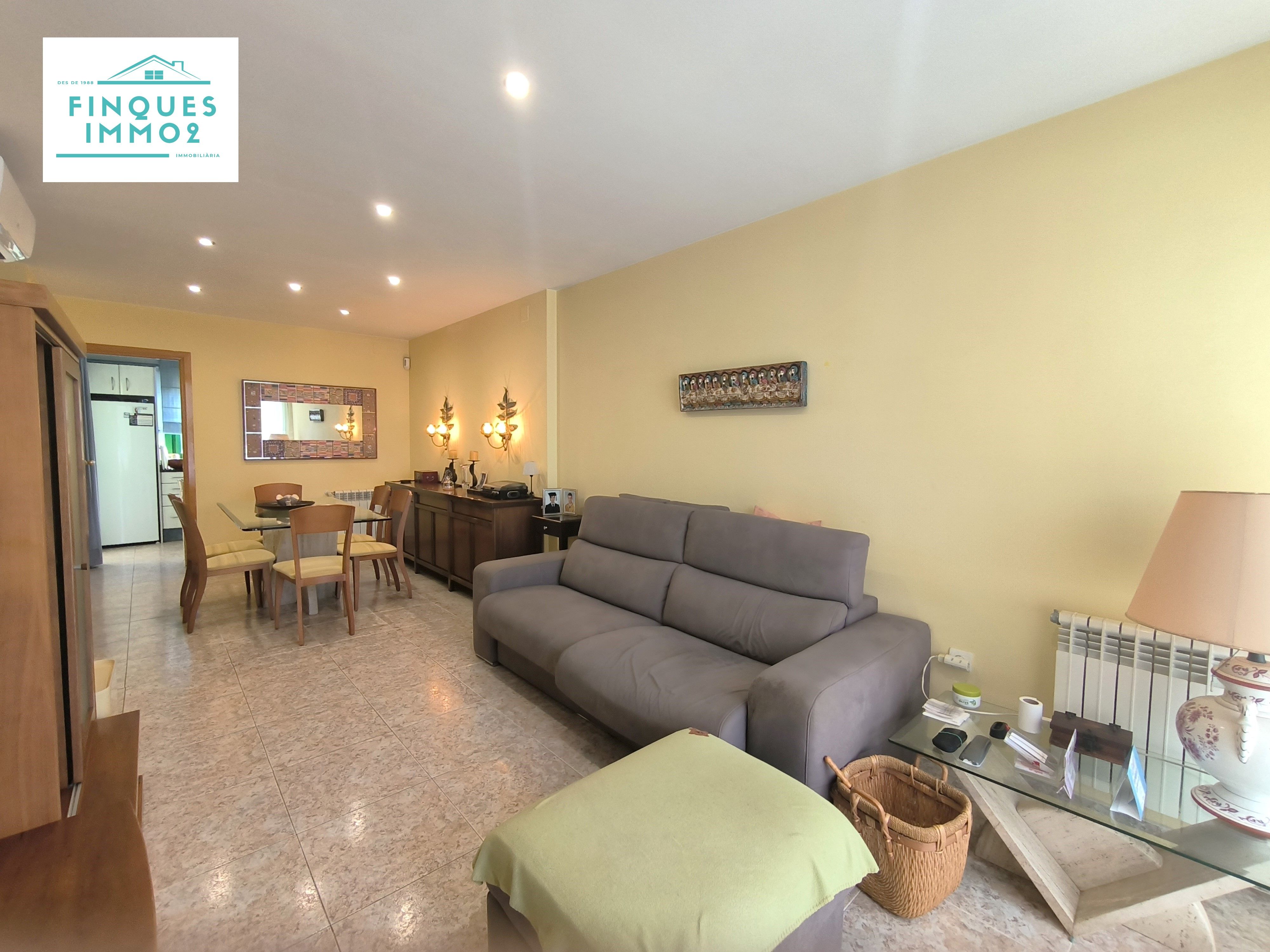 Sala d'estar de Casa adosada en venda en Alcanar amb Aire condicionat, Jardí privat i Terrassa