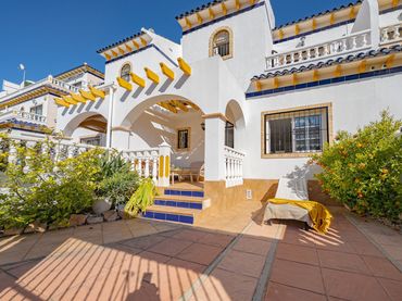 Villa mit Pool zum Verkauf in Orihuela Costa